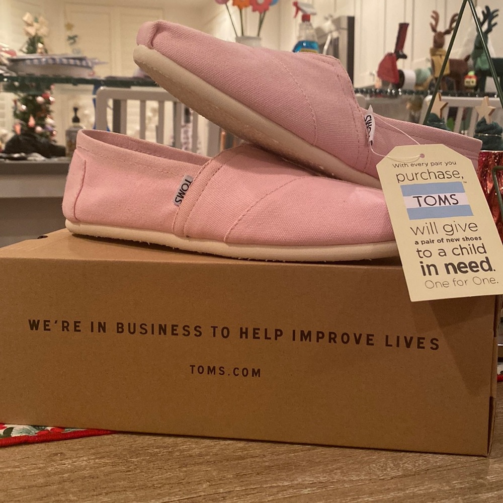 Never worn with tags still on pink icing canvas TOMS!